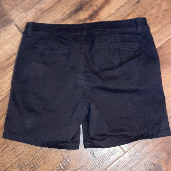 Black shorts - Picture 2 of 2